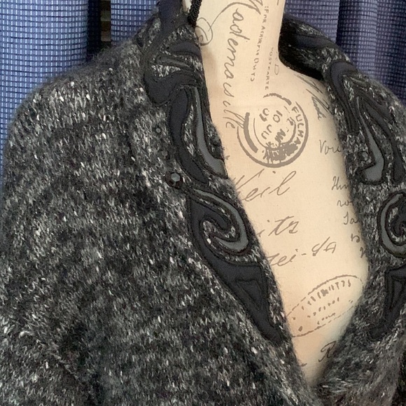 I.B. Diffusion Sweater - Picture 3 of 3